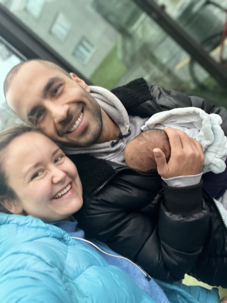 In einem Fluss – Alleingeburt beim ersten Kind